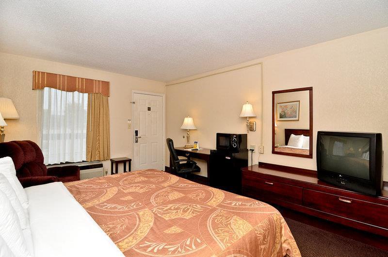 The Inn At Tree City, BW Signature Collection McMinnville Room photo