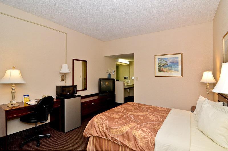 The Inn At Tree City, BW Signature Collection McMinnville Room photo