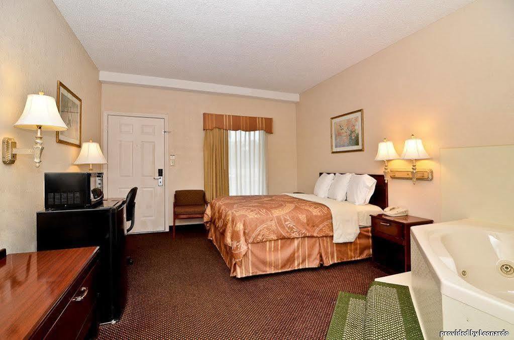The Inn At Tree City, BW Signature Collection McMinnville Room photo