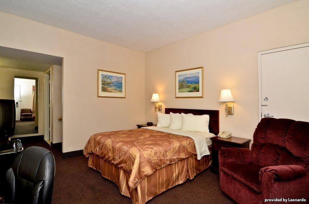 The Inn At Tree City, BW Signature Collection McMinnville Room photo